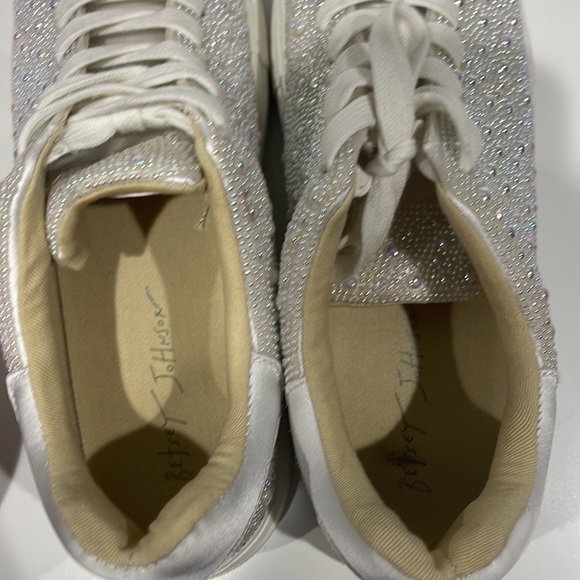 Gorgeous Betsey Johnson Crystal Embellished Sneaker - Size 7.5M - Ivory - Picture 6 of 6